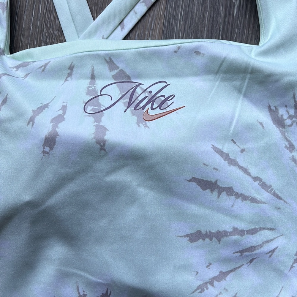 NWT Nike cropped Racerback built in bra workout top mint green grey drift XL - Picture 4 of 10